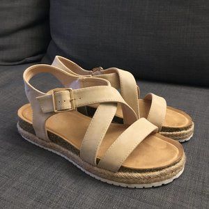 Size 8.5 Tan Sandals